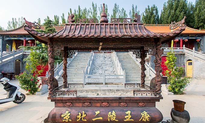 寿安山盗墓贼挖的盗洞直达赵康王陵墓室,石棺椁被盗墓贼打开