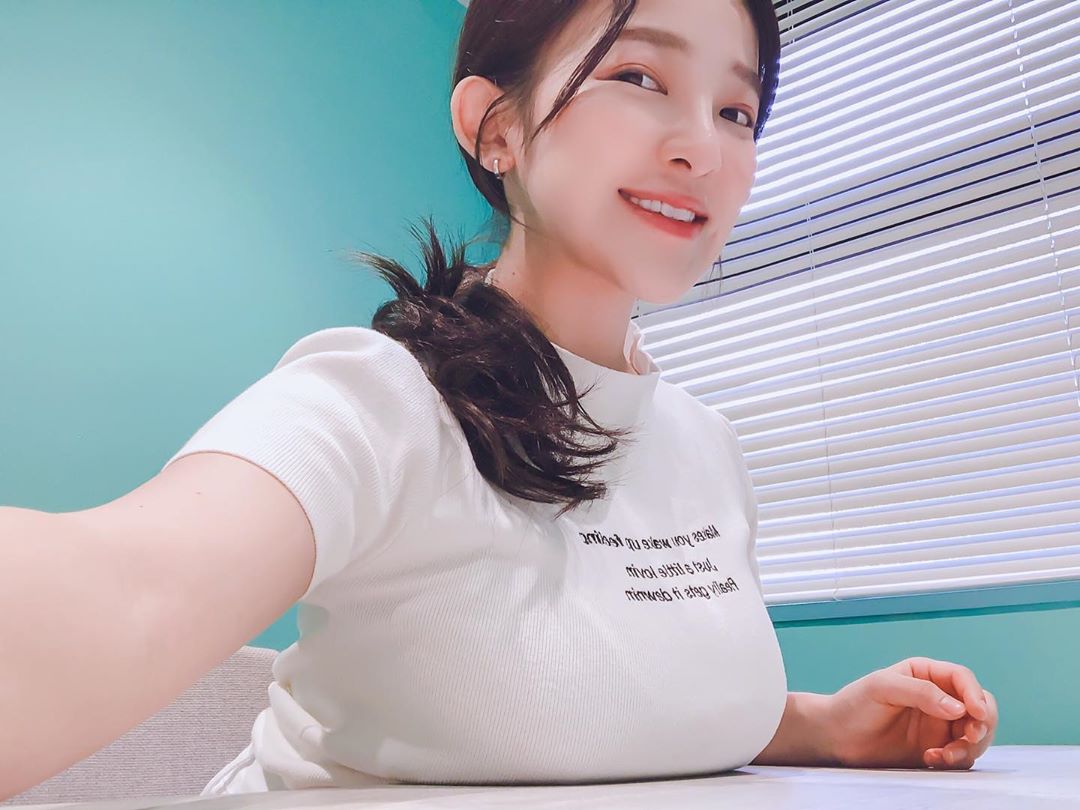 写真偶像天木纯在Instagram介绍了她独有的消除肩酸的方法