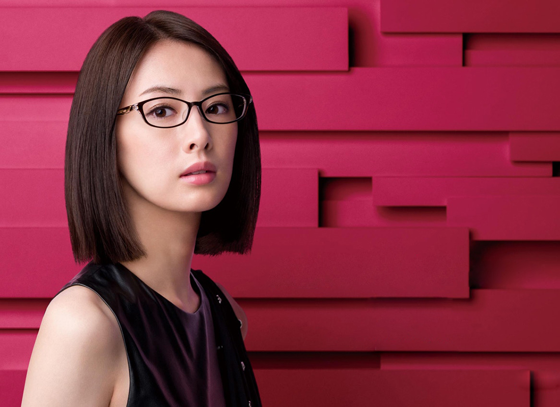 盘点日本最美眼镜女星,戴上眼镜魅力四射,有你熟悉的女神吗?