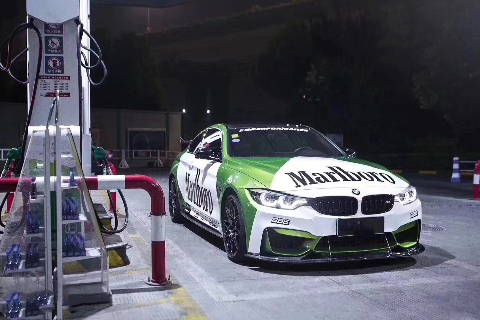 夏天里来一颗薄荷味万宝路 宝马m4彩绘很有趣