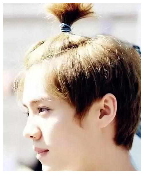 当男明星扎起丸子头 都是帅爆镜 最服鹿晗