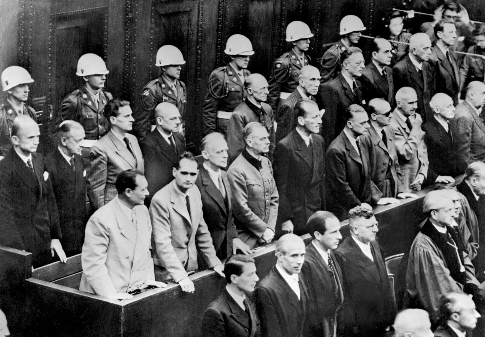 纽伦堡审判照片:戈林嬉皮笑脸,图七最倒霉,处死后被平反