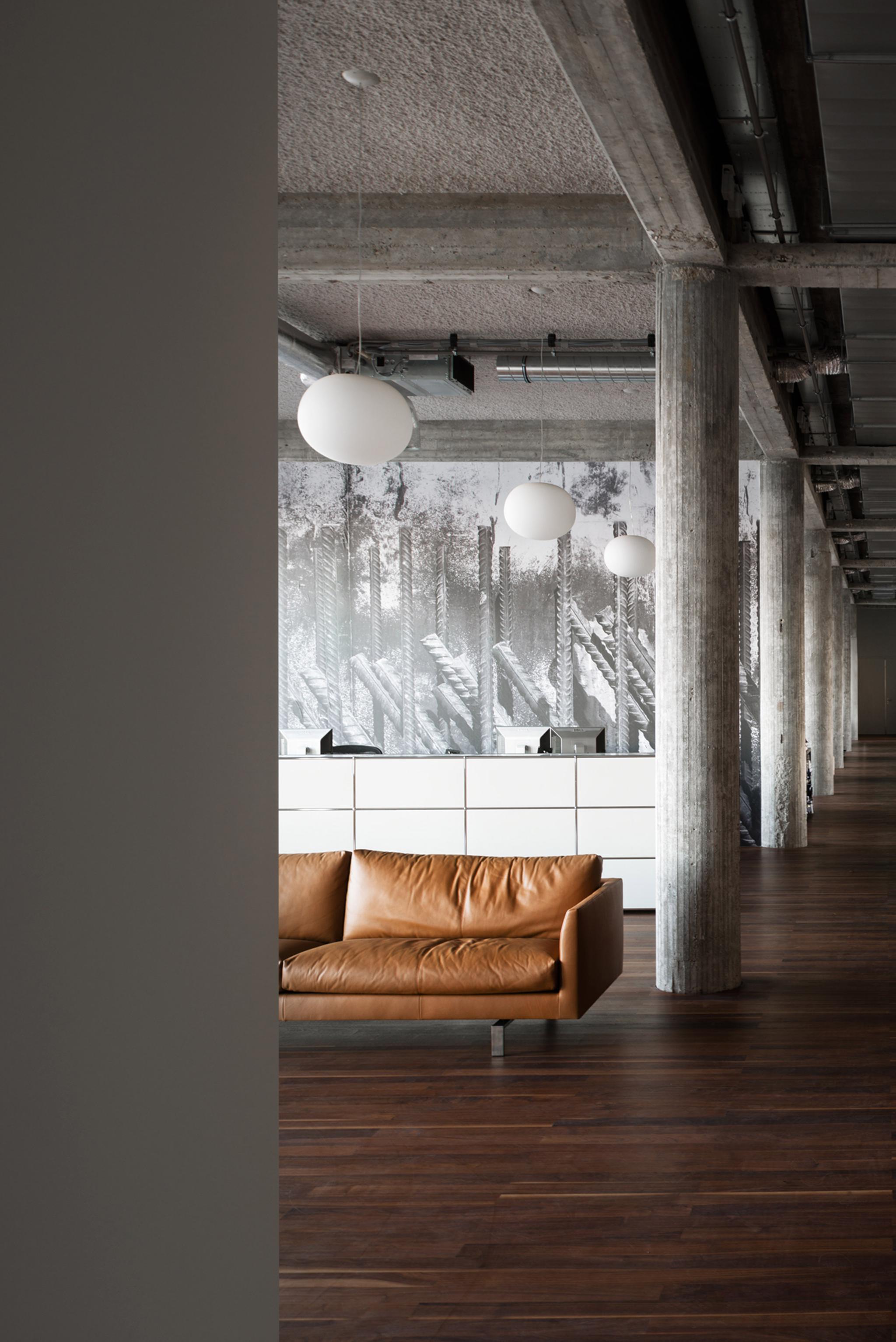 海外设计案例:荷兰银行杂物间改造的艺术气质办公室