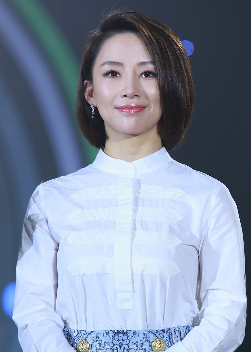 台球女神潘晓婷,穿着青花瓷短裙端庄优雅更显迷人