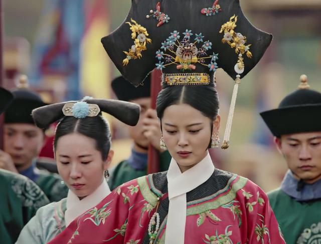 盘点《如懿传》辛芷蕾的11款旗头,嘉嫔大多数造型还是很明艳的