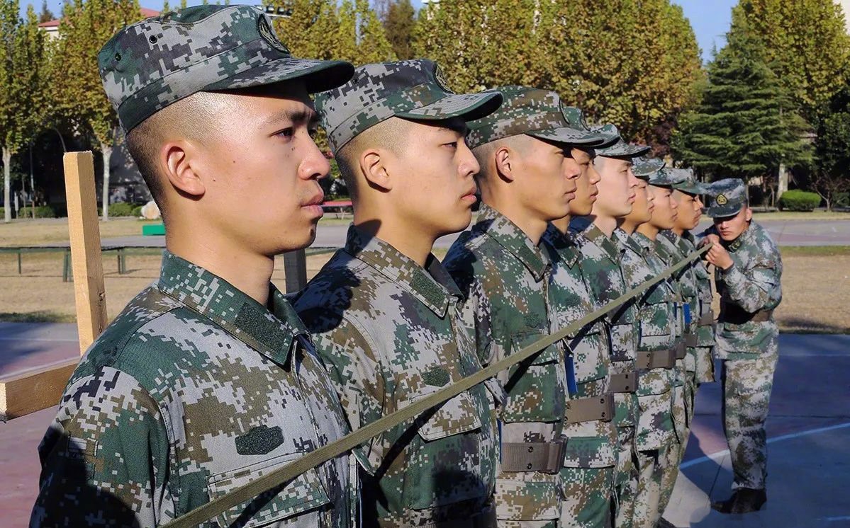 新兵旅结束了三个月的入伍训练阶段,将奔赴专业训练的新征程!