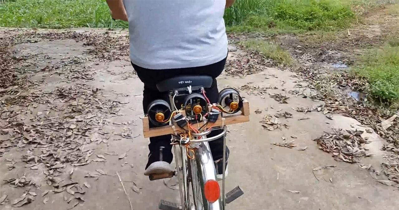 民间牛人研制空气动力自行车时速25公里不用脚蹬就能跑