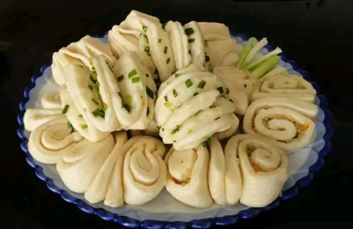 馒头店卖的葱香花卷做法来了,葱香四溢,松软可口!在家制作
