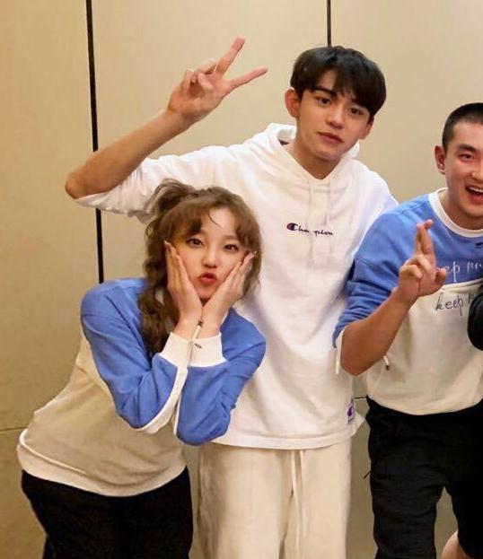 黄旭熙和宋雨琦一起跳舞导演为何要延后播难道有情况