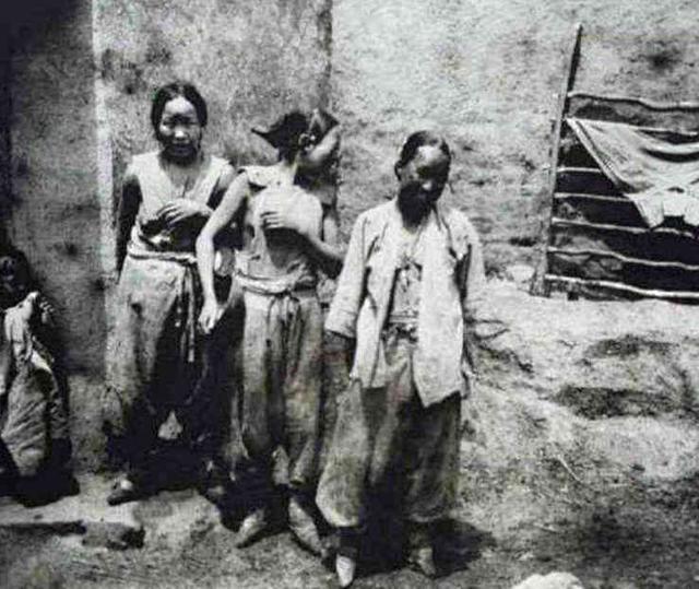 清朝穷苦女人真实照片:衣不遮体,目光呆滞,张张让人心酸