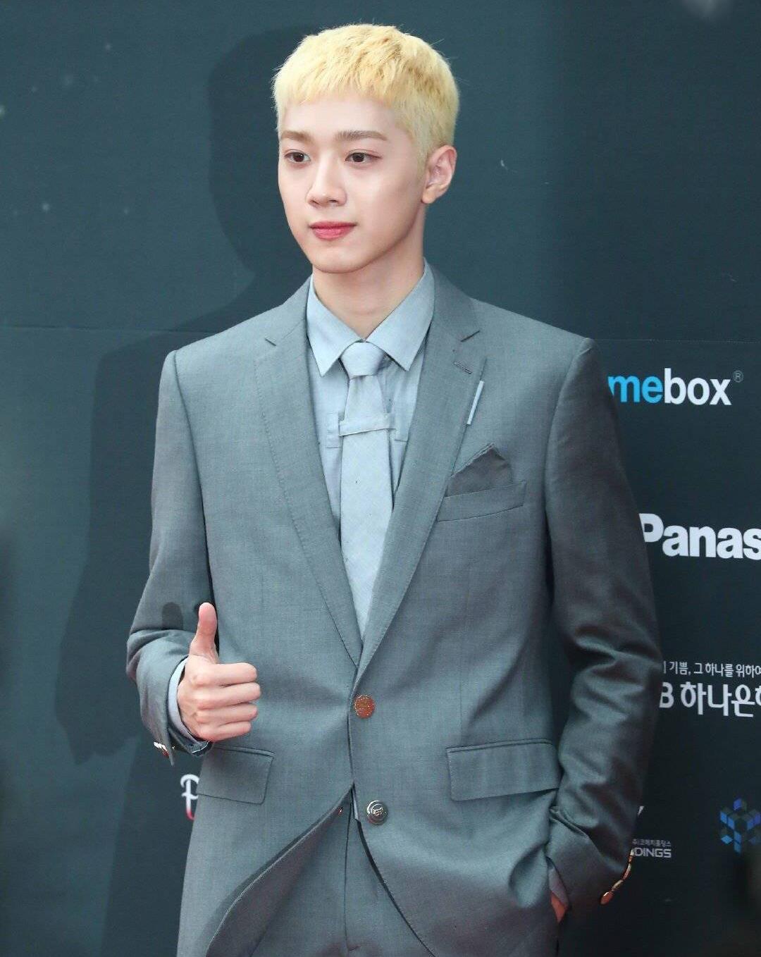 赖冠霖新发型来袭,金色短发贵气十足,气场超绝!