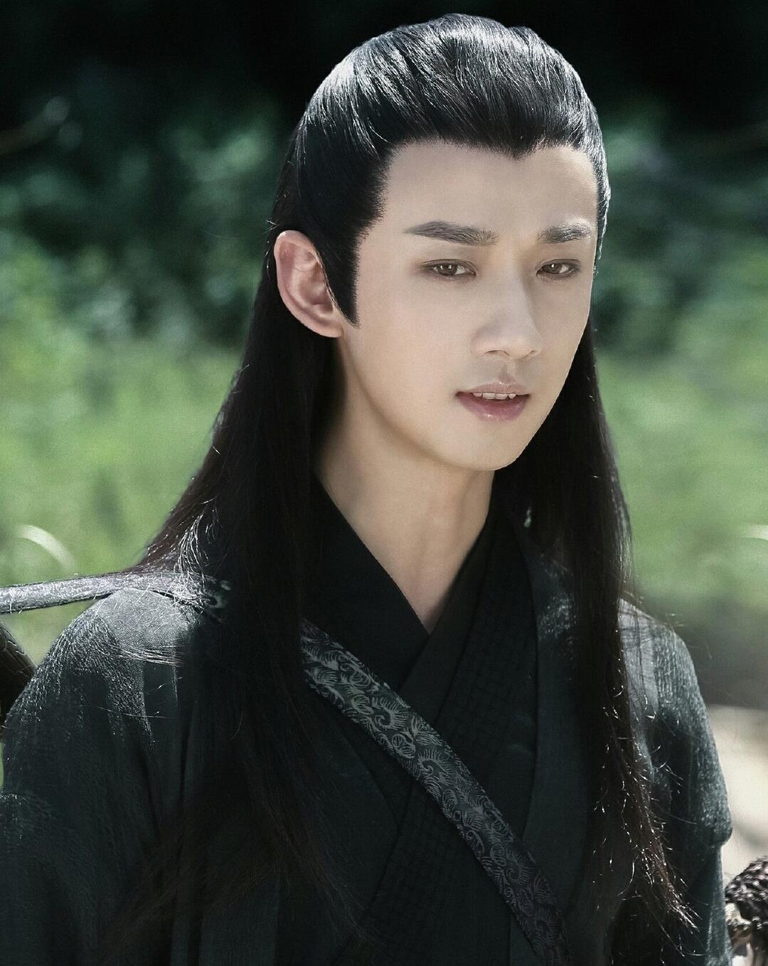 "宋岚"李泊文古装温润如玉,换上西装的他,却化身霸道总裁!