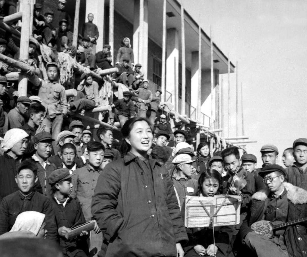 老照片:直击建国初期的河北保定,百姓的文化生活多姿多彩