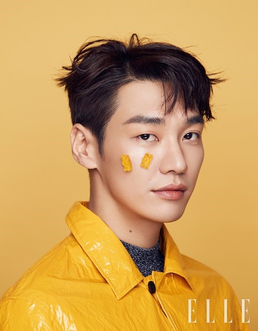 韩国艺人金英光拍时装照演绎多样魅力