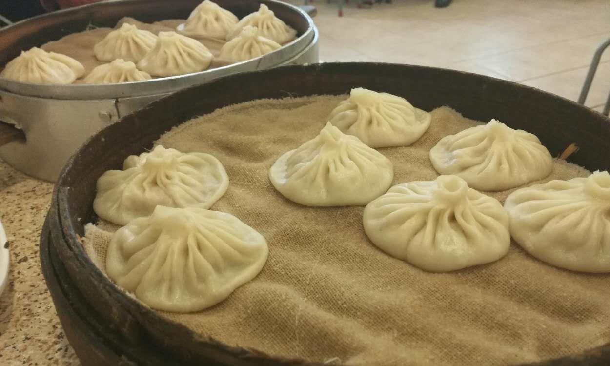 灌汤包的汤是怎么进去的?教你在家制作灌汤包,皮薄个大汤汁充盈|灌汤包|猪皮|大汤_新浪新闻