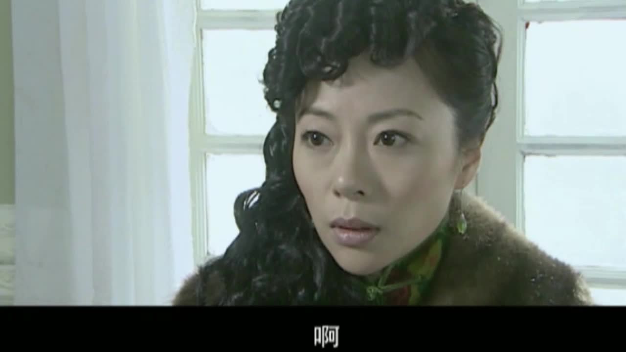 顾野萍把枪对准自己 中村裕子吓了一跳 让他不要乱来 顾野萍把枪对准自己 中村裕子吓了一跳 让他不要乱来