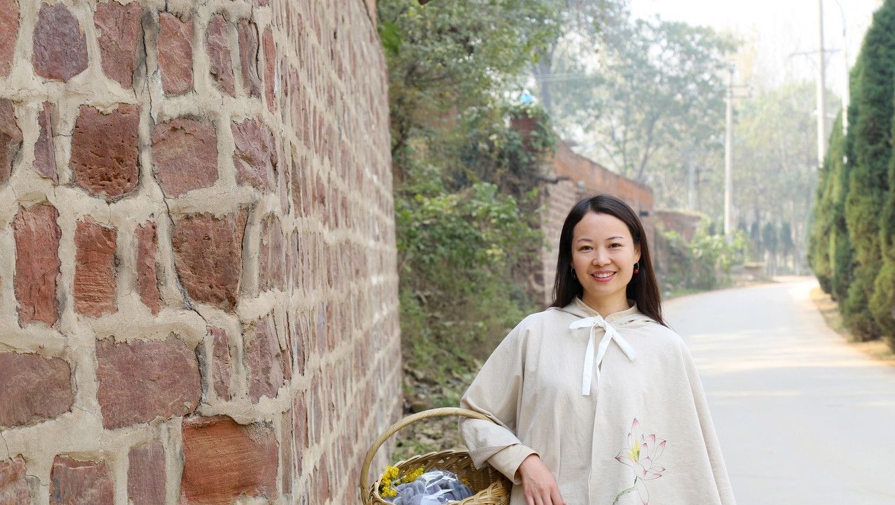 这个美女和她女儿在村庄隐居,住在窑洞里:这就是我想要的生活|刘娟