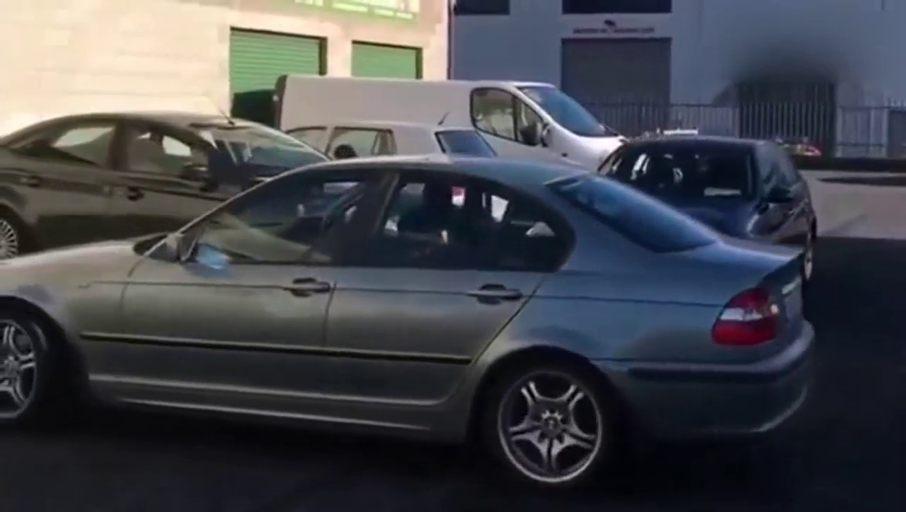 黑小伙遇宝马车抢道瞬间就怒了!谁知宝马车主