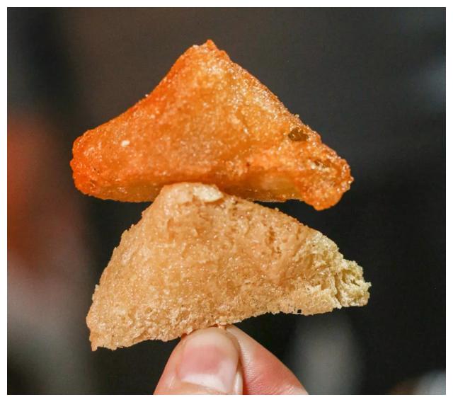 5块钱一盘的薯粉豆干,摊位简陋但生意奇好,一炸就是20多年
