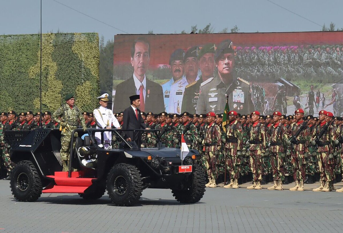 印尼阅兵庆祝军队成立74周年 彩虹4无人机亮相