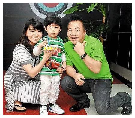 但董至成这一方却表现出极大的留恋,即便罗若云在2年多前已经提出离婚