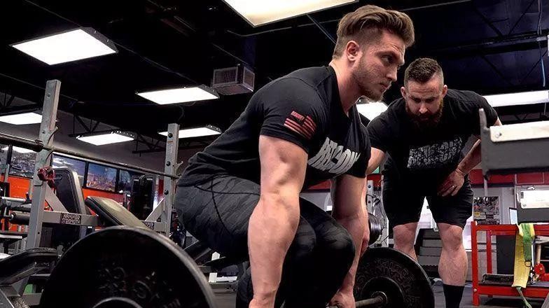 想变得更强健, 用4个方法进一步提升你的硬拉水平!