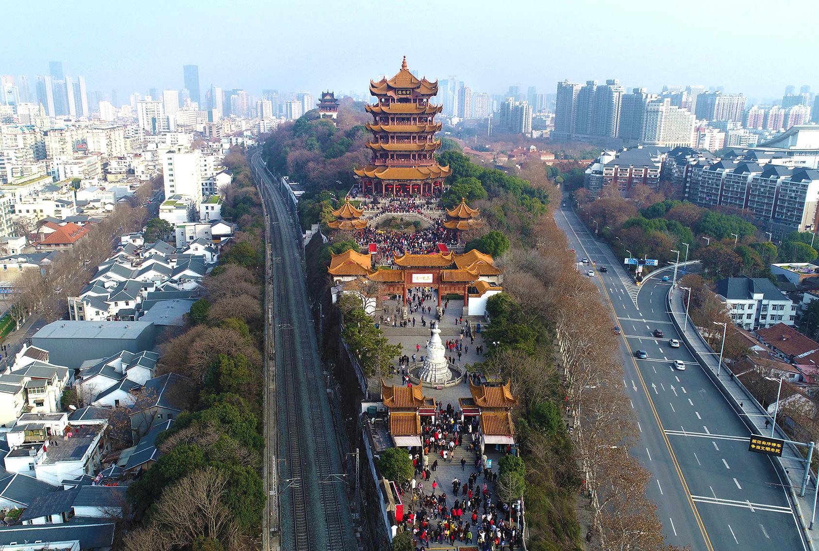 今年春节以来天公作美,大气通透,从空中鸟瞰黄鹤楼该是种怎样的感受呢