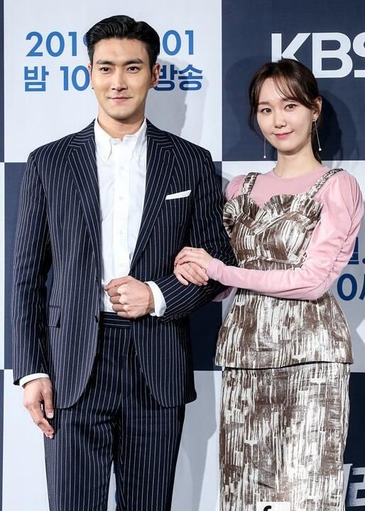 崔始源&李裕英《各位国民》制作发布会现场:"十元"好久不见!