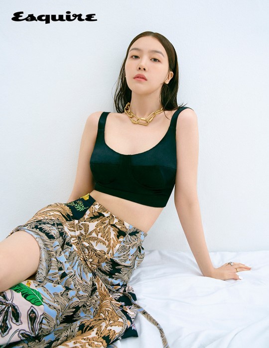 girlsday成员方敏雅拍杂志照演绎个性造型