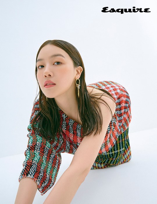 girlsday成员方敏雅拍杂志照演绎个性造型