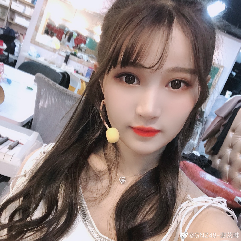 偶像美少女gnz48-谢艾琳迷人写真美照欣赏