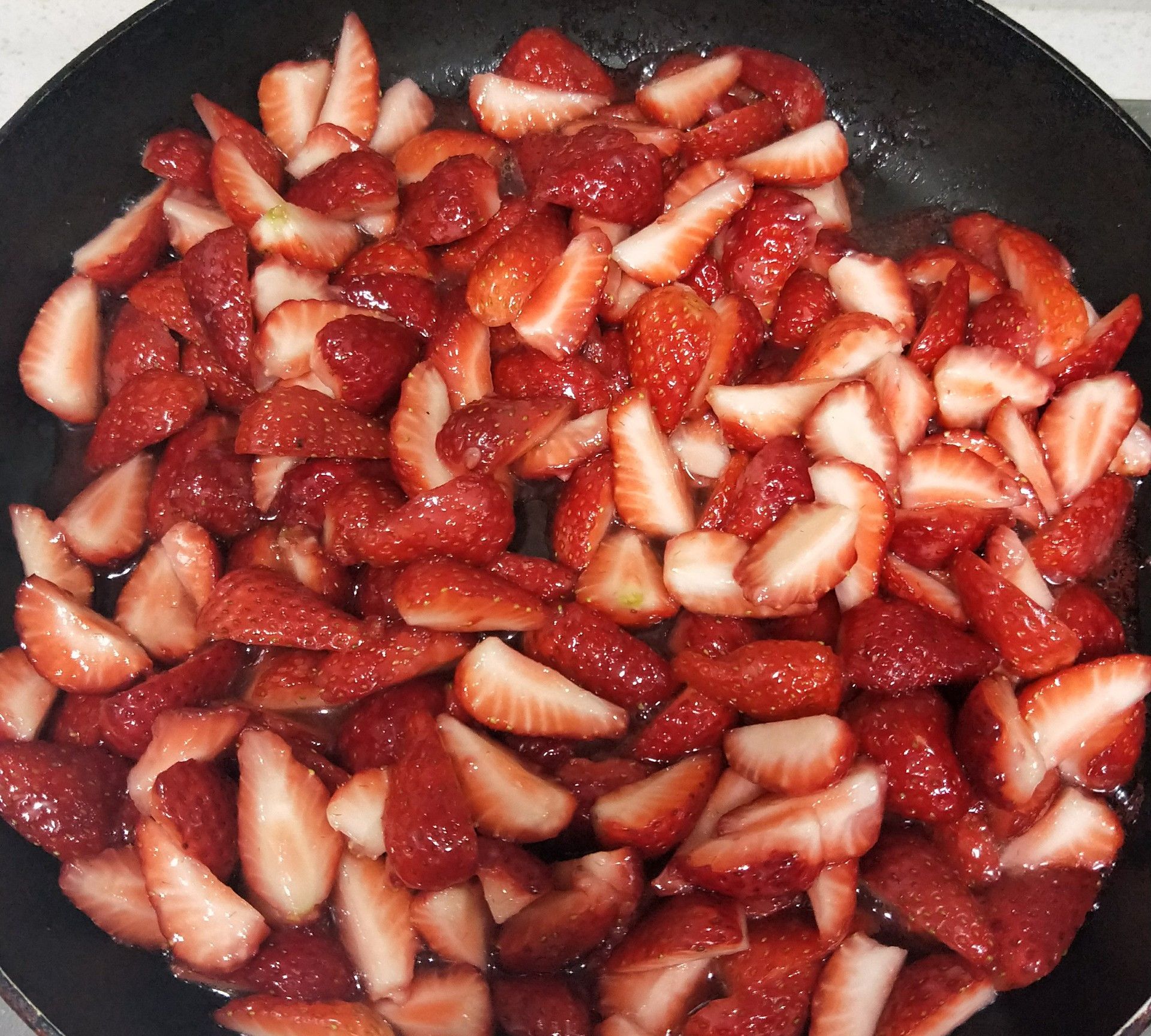 草莓最便宜的时候,自制大果粒草莓酱,简单,健康,酸甜可口