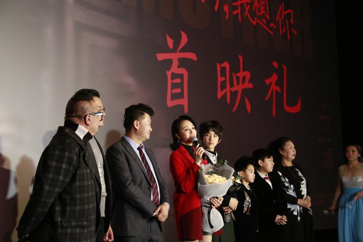 当日,青年新锐导演康锐携"90后童年女神"曹颖,新生代超高颜值实力小生