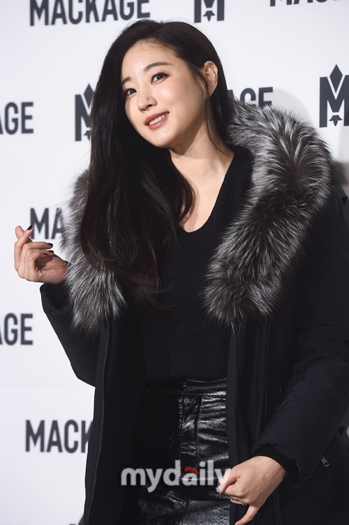 韩国女艺人金莎朗出席品牌活动
