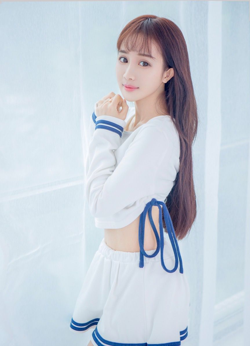 校花清纯可爱的图集