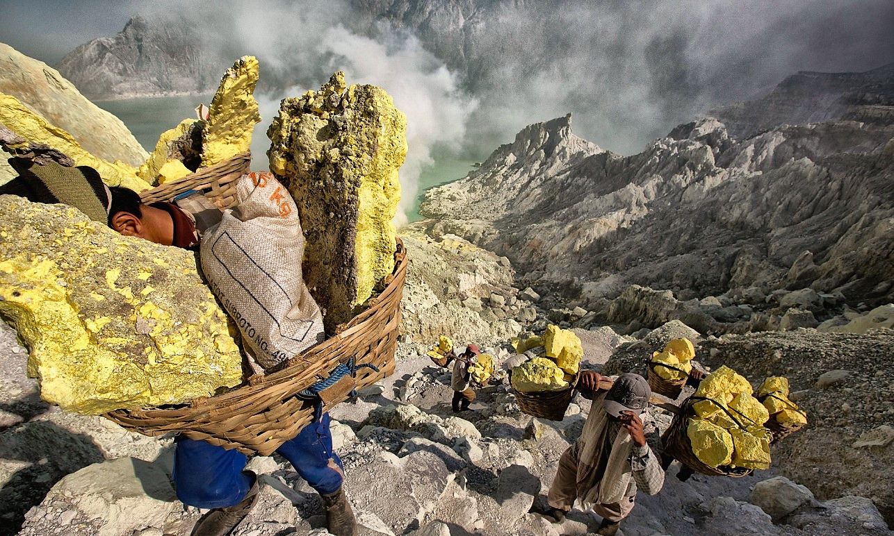 组图:地球上最艰难的工作,几乎都有生命危险,有幸生在中国|矿工|火山