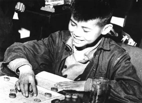 旷世棋王胡荣华年少成名——15岁勇夺全国冠军