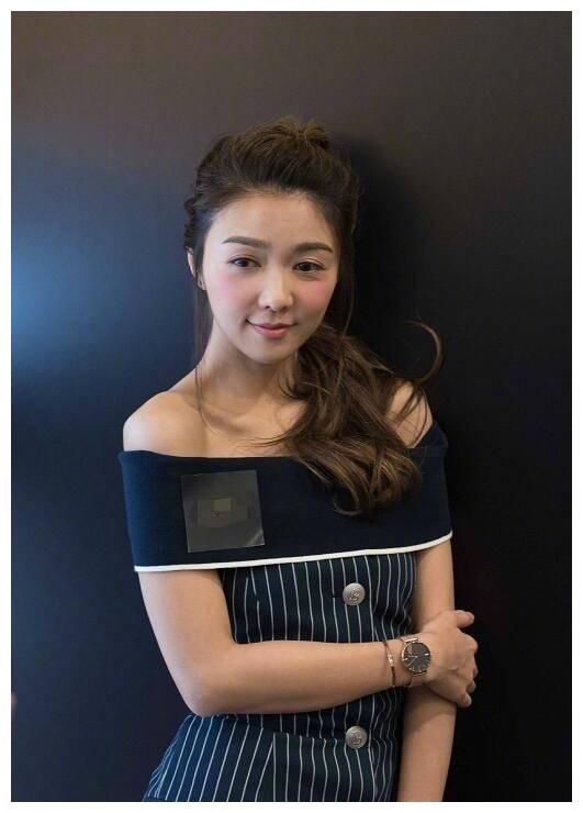 薛凯琪出席活动脸部松弛眼袋下垂明显,曾经的女神老了都快四十了