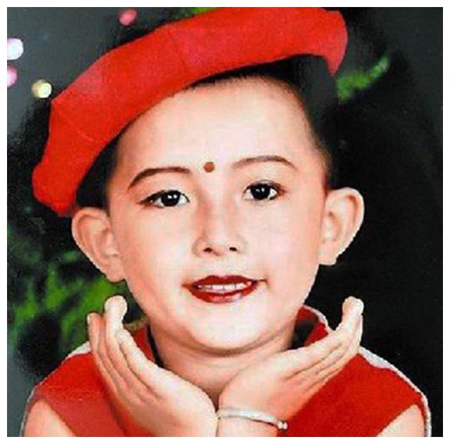 少儿时期的男星:胡歌满脸都是婴儿肥,韩庚连口红都涂上了