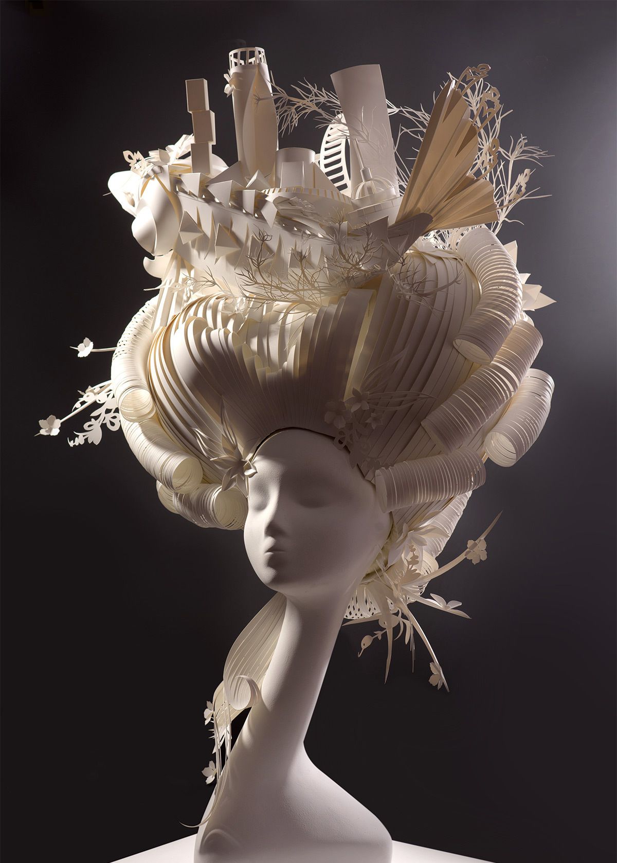 这些华丽的假发,都是用纸做出来的