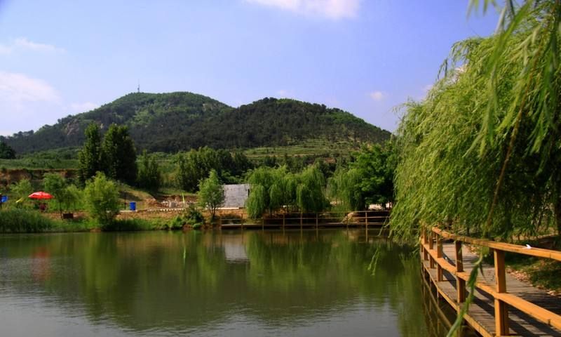 青岛二月二生态观光农场依山而建绿树环绕,青山绿水的生态庄园!