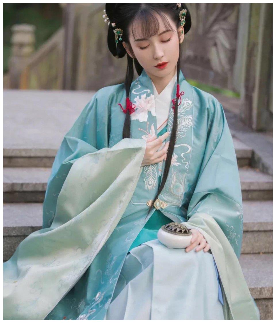 很"显瘦"的四种汉服,骨架大的女生,也能仙气飘飘,成古风美女