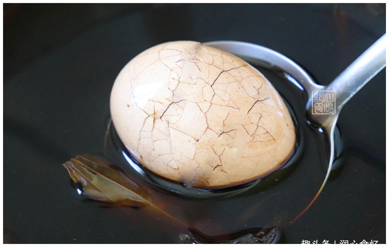 卖茶叶蛋20年老师傅教你茶叶蛋正确做法,易剥壳,蛋纹美观又入味小黑说