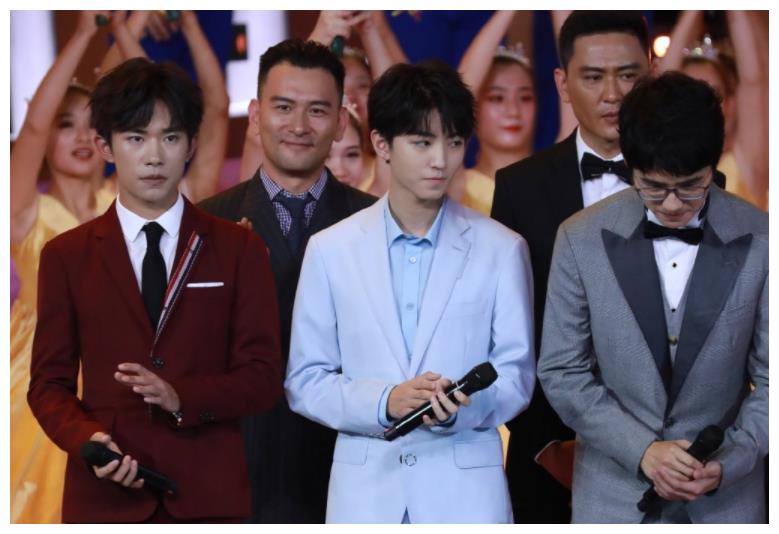 千玺176,王俊凯180,刘昊然184,同框后身高差一目了人