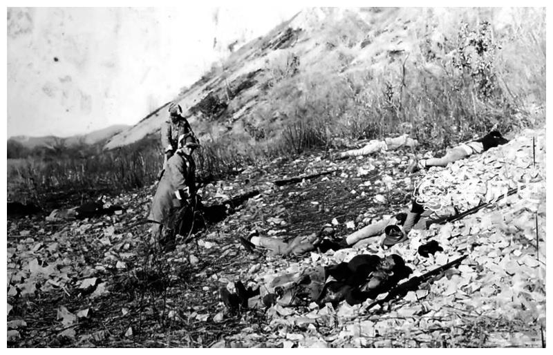 老照片:环境极为艰苦的东北抗联将士 化装后的日本特工真假难辨