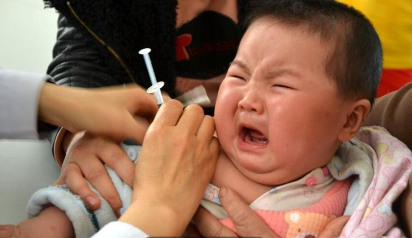 镜头下:孩子们被打针时的百态,最后一张萌翻众人