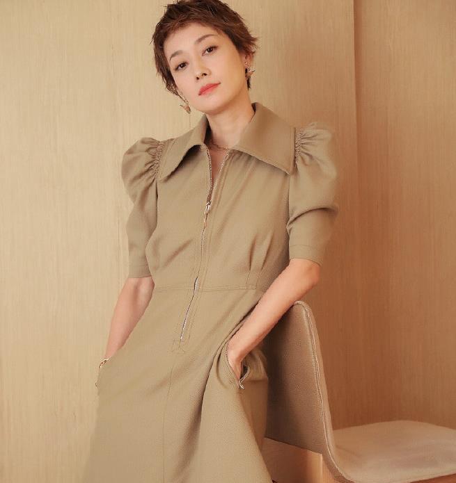 马伊琍飒爽短发又美成"夏琳"!西装好拉风,这气质大写服