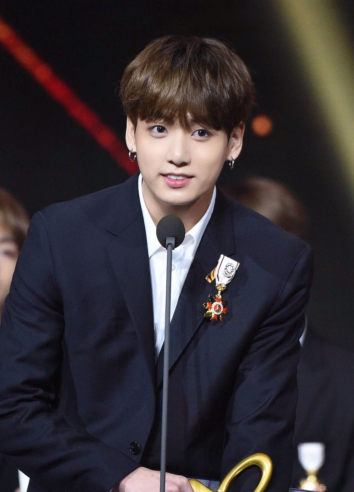 防弹少年团:黄金忙内田柾国的不同发色盘点,是红发和黑发果果呀