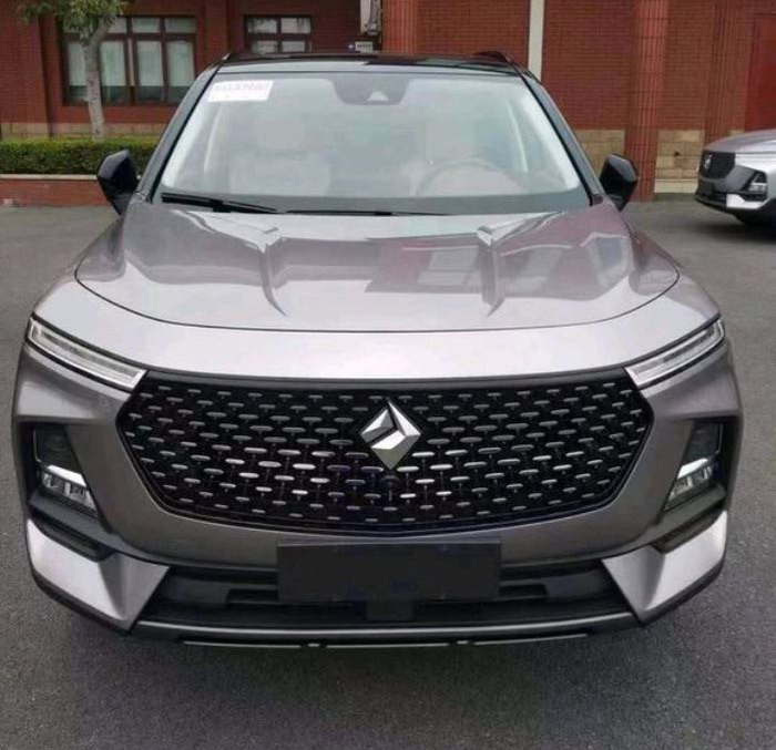 宝骏终于换标了!挂新标首款实车曝光,霸气媲美捷豹路虎