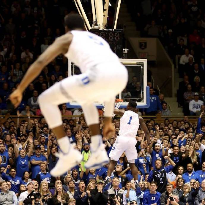 锡安威廉姆森在昨天的比赛里上演了一记平框360度转体扣篮!